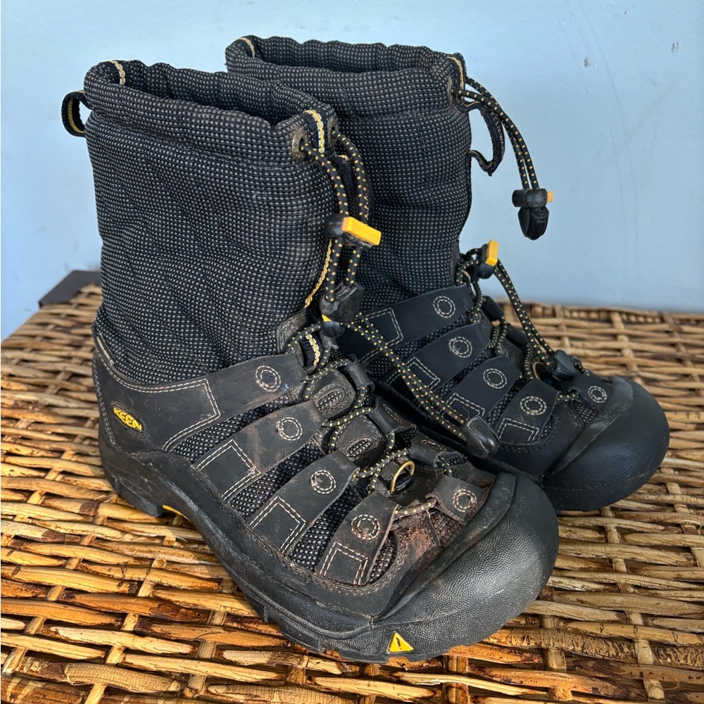 Keen black unisex kid’s boots